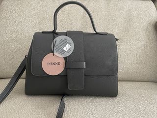 OPORTUNIDAD Bolso de piel a estrenar. No se rebaja
