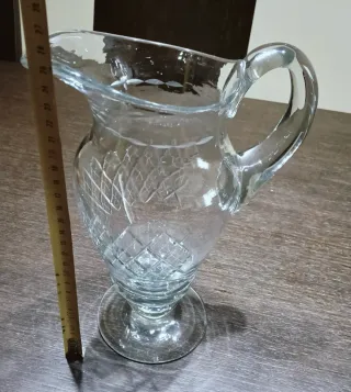 Jarra antigua de cristal