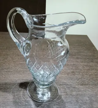 Jarra antigua de cristal