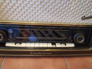 Radio antigua a válvulas graetz