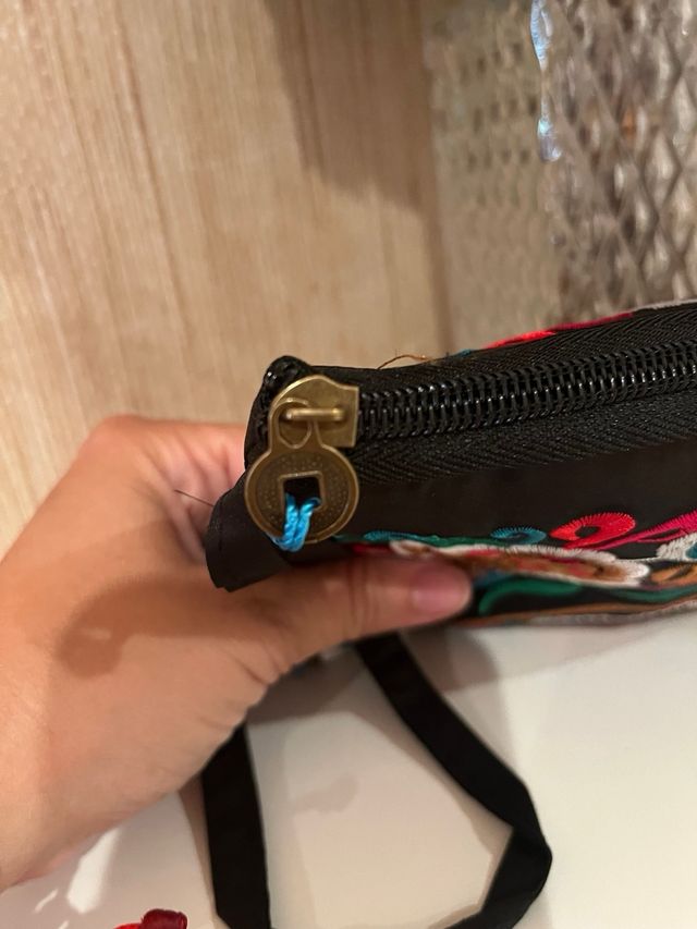 Bolso étnico bordado sin estrenar