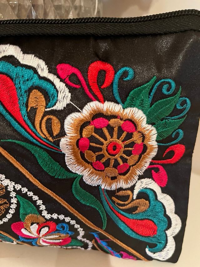 Bolso étnico bordado sin estrenar