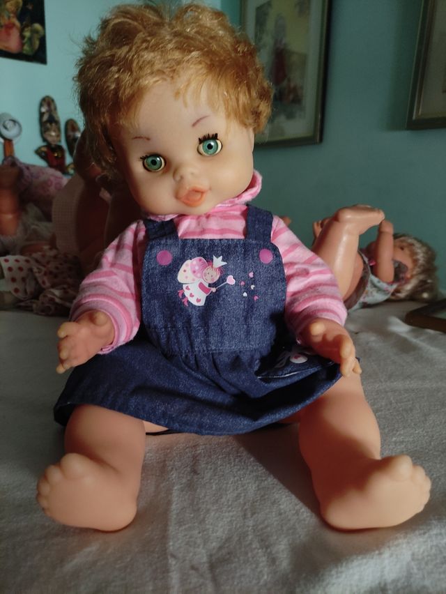 Muñeca toda de goma