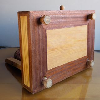 Tocador. Espejo de mesa con cajón.