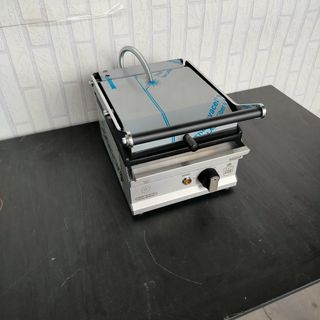 🅰️ + Grill Eléctrico Ind. 26 cm