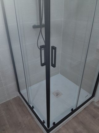 Montador de mamparas baño