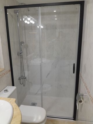 Montador de mamparas baño
