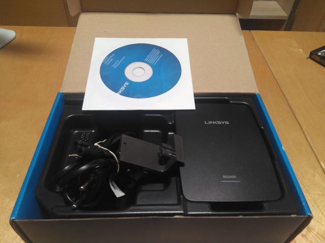 Repetidor - N600 Wi-Fi Range Extender (RE2000)