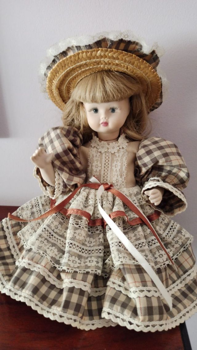 Muñeca porcelana