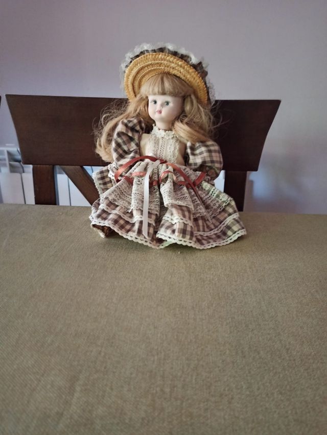 Muñeca porcelana