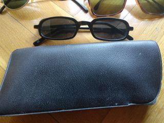 Lote de gafas y fundas vintage