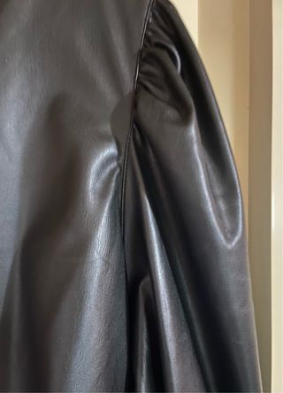 Vestido polipiel. Oversize. H&M. XL. Un sólo uso.