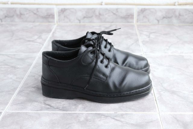 Zapatos negros de trabajo