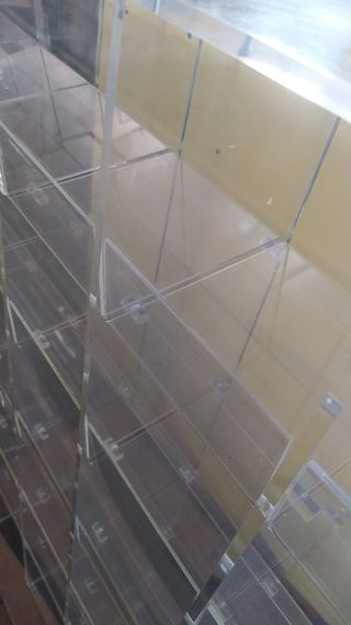 Mueble expositor metacrilato casillas