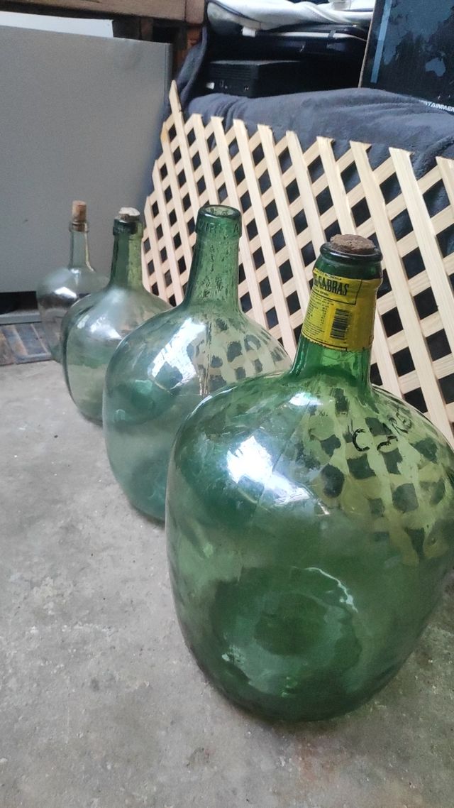 Lote 4  damajuanas ,varios tamaños 