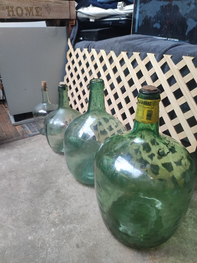 Lote 4  damajuanas ,varios tamaños 