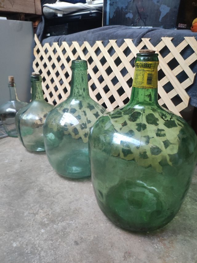 Lote 4  damajuanas ,varios tamaños 