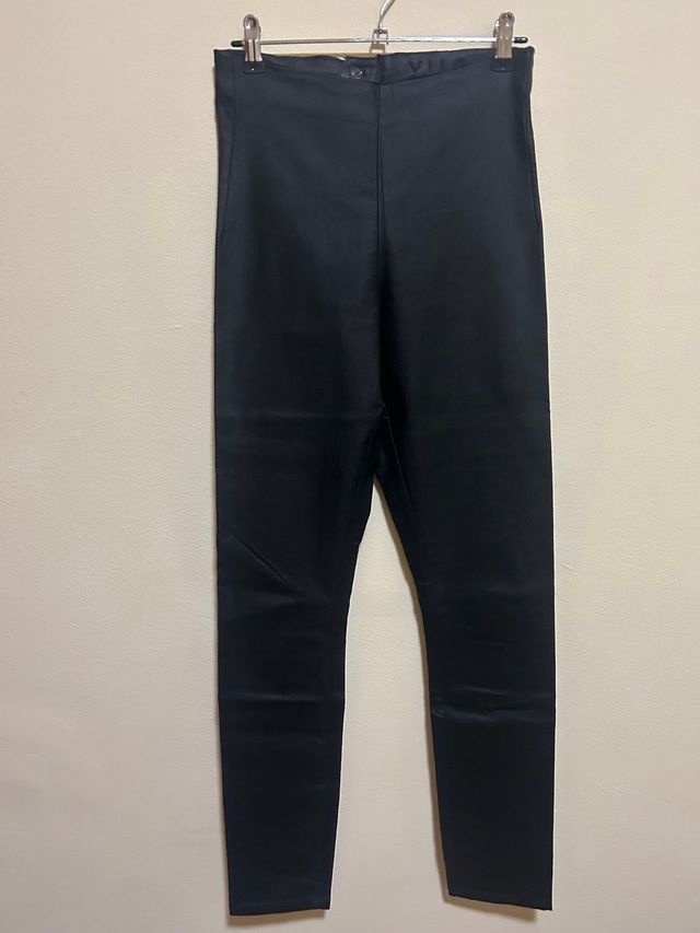 HOY 10€ VILA Jeggins negros, cremallera posterior 