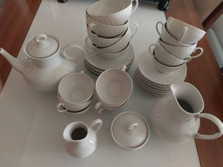 Juego de café de porcelana.