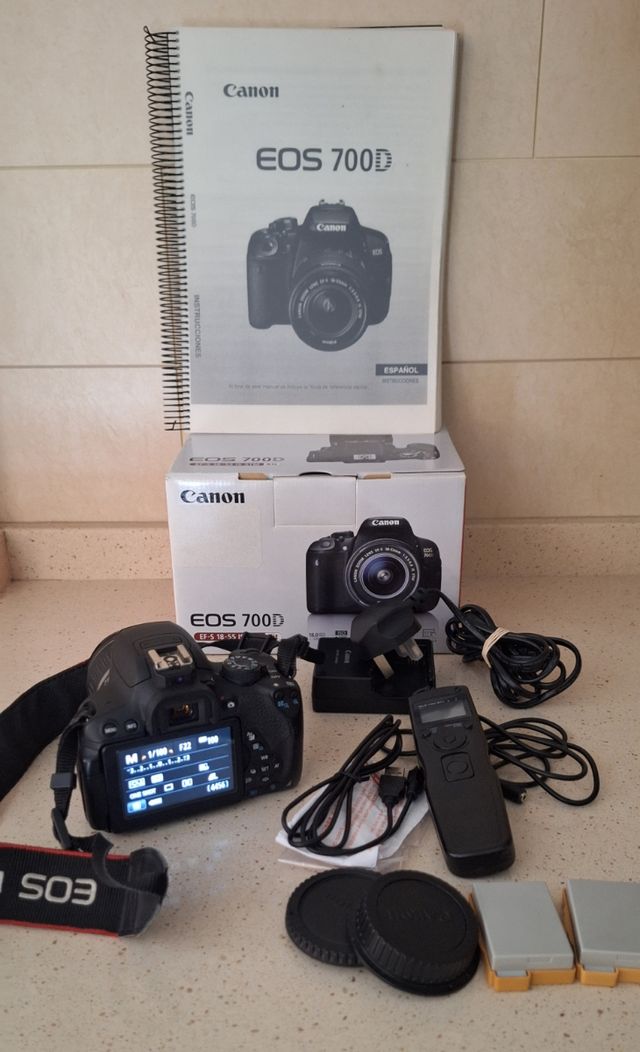 CAMARA CANON REFLEX EOS 7OOD