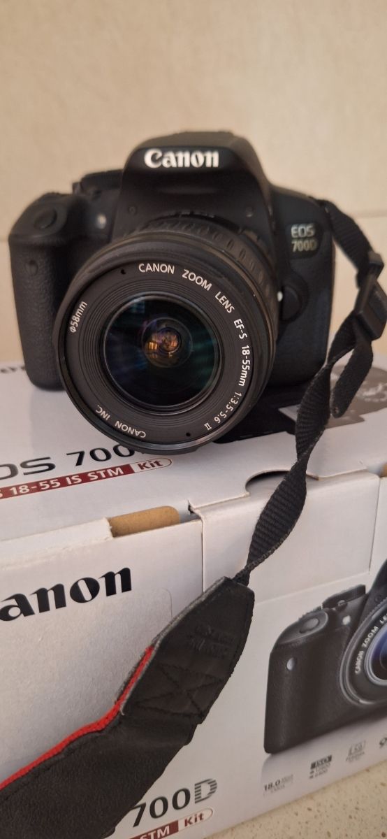 CAMARA CANON REFLEX EOS 7OOD