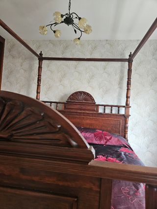 Cama con Dosel de Madera Premium