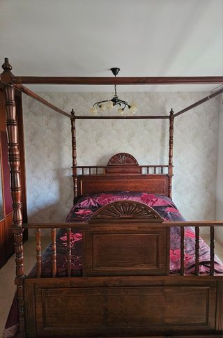 Cama con Dosel de Madera Premium