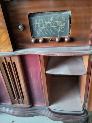 Mueble radio tocadiscos