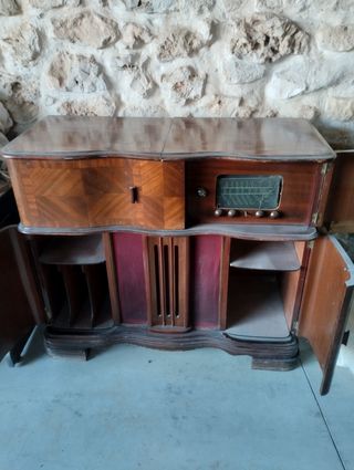 Mueble radio tocadiscos