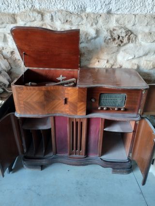 Mueble radio tocadiscos