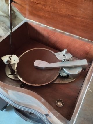 Mueble radio tocadiscos