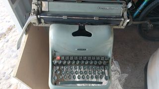 Máquina de escribir Hispano Olivetti