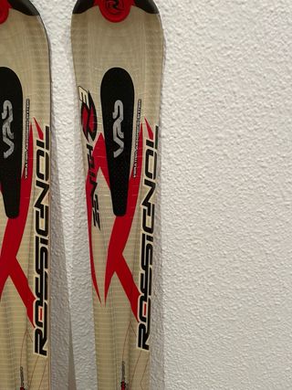 Skis Carving + Botas + Bastones
