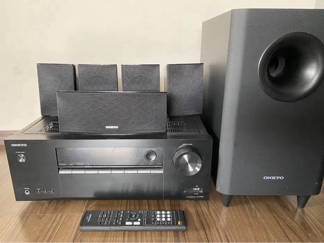 Onkyo HT-R395 + Altavoces y Subwoofer 