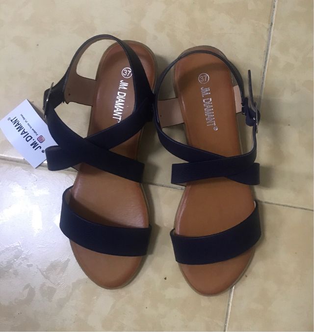 Sandalias de mujer NUEVAS. azul marino. numero 37