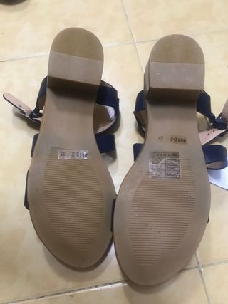 Sandalias de mujer NUEVAS. azul marino. numero 37