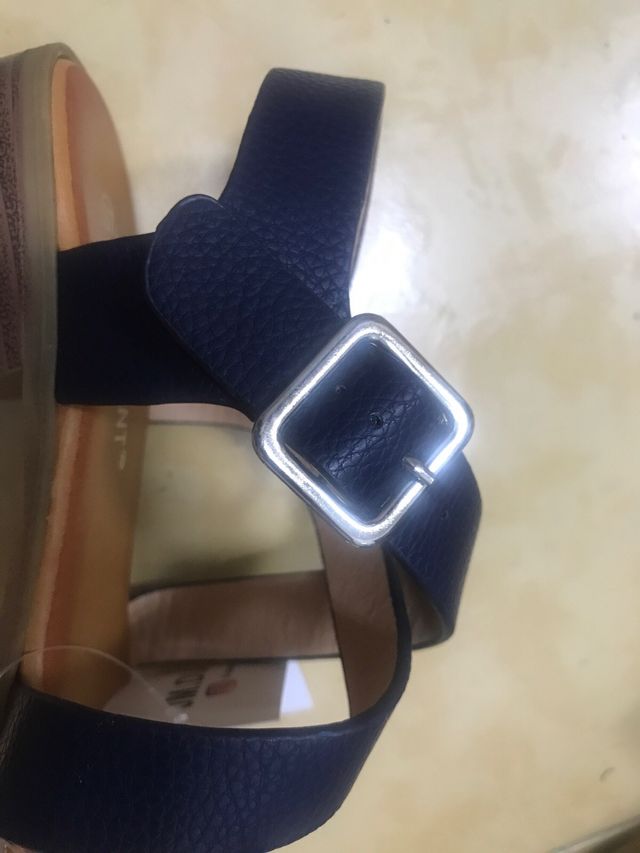 Sandalias de mujer NUEVAS. azul marino. numero 37