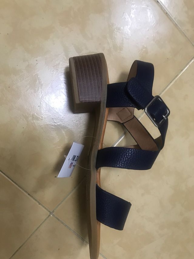 Sandalias de mujer NUEVAS. azul marino. numero 37