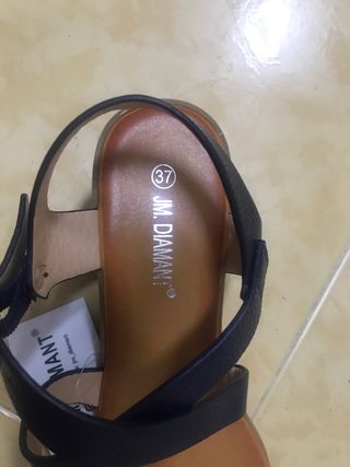 Sandalias de mujer NUEVAS. azul marino. numero 37