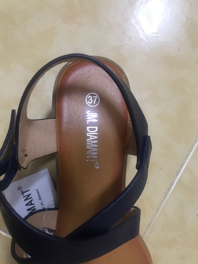 Sandalias de mujer NUEVAS. azul marino. numero 37