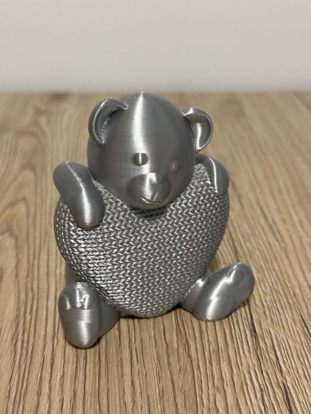 Orsetto con cuore orso innamorato