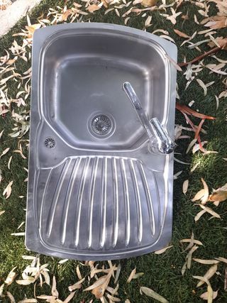 FREGADERO INOX CON GRIFERIA GHROE 