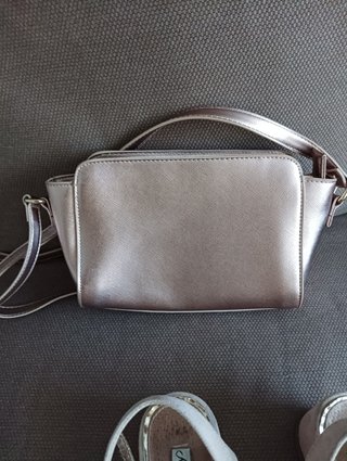 Bolso y sandalias dorado rosa