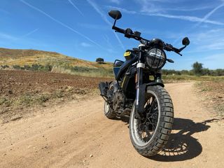 Husqvarna Svartpilen 401 AKRAPOVIC