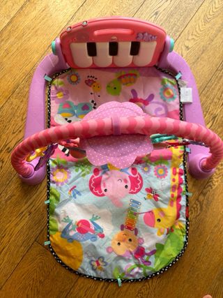 Gimnasio para bebe marca Fisherprice con piano