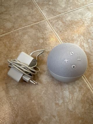 Altavoz inteligente Alexa, con sonido más potente.
