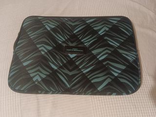 Funda portátil 14'Vicky Martín Berrocal 