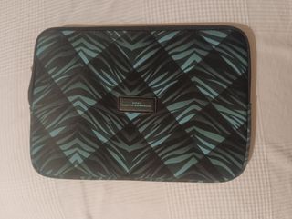 Funda portátil 14'Vicky Martín Berrocal 
