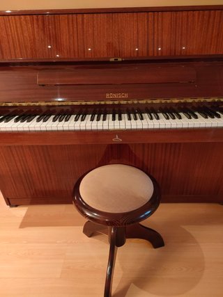 Piano vertical