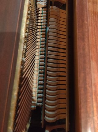 Piano vertical